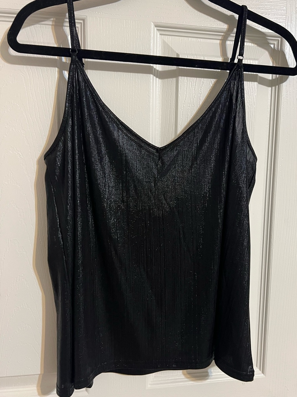 YOINS Black Shimmery V-Neck Satin Cami Top